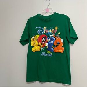 Disney Green Women’s TShirt ~ Size medium‎ ~ Vacation Ready ~ Mickey and Friends